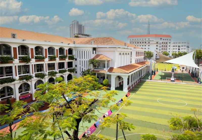 Có nên cho con học trường chất lượng cao không?